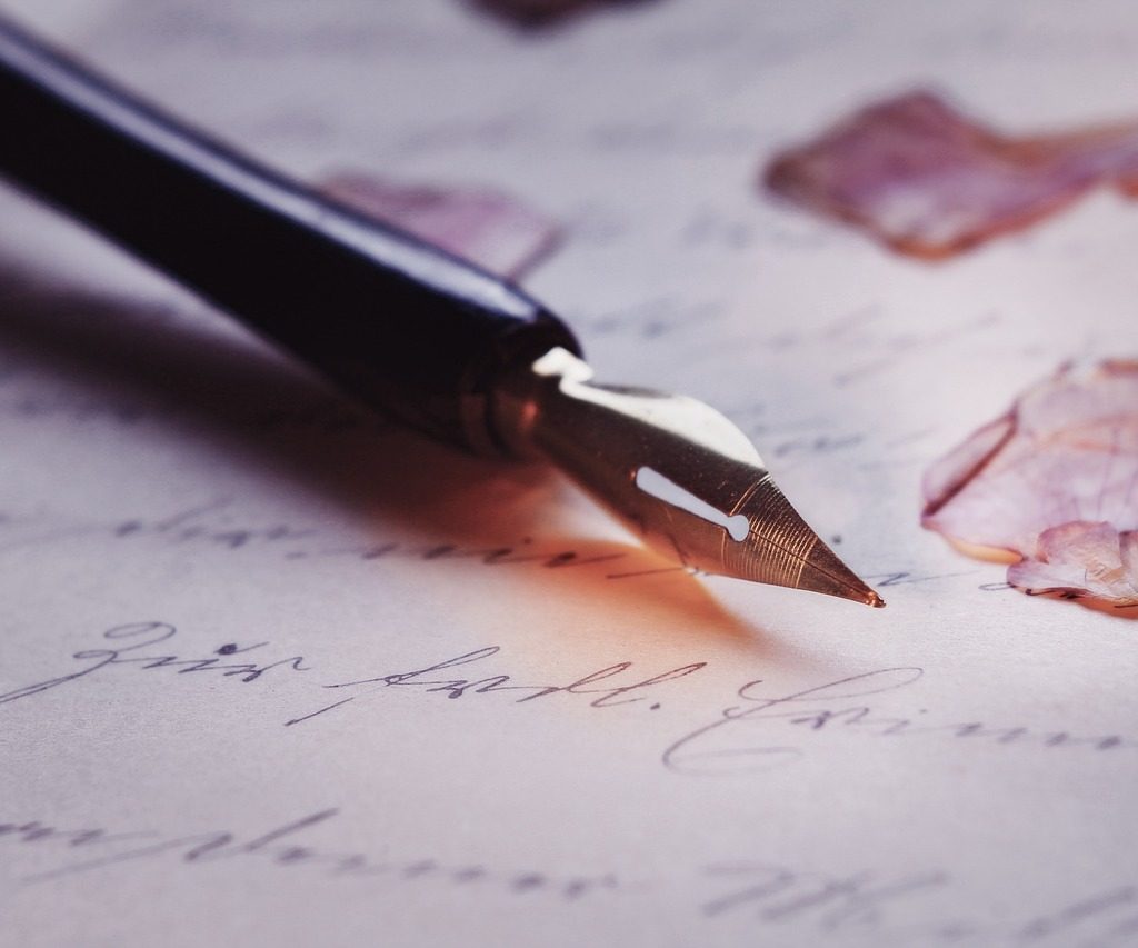 découvrez l'art élégant de la calligraphie créole, un mélange enchanteur de tradition et de modernité. apprenez les techniques pour maîtriser cet art unique et donnez vie à vos écrits avec des lettres artistiques inspirées des cultures créoles.