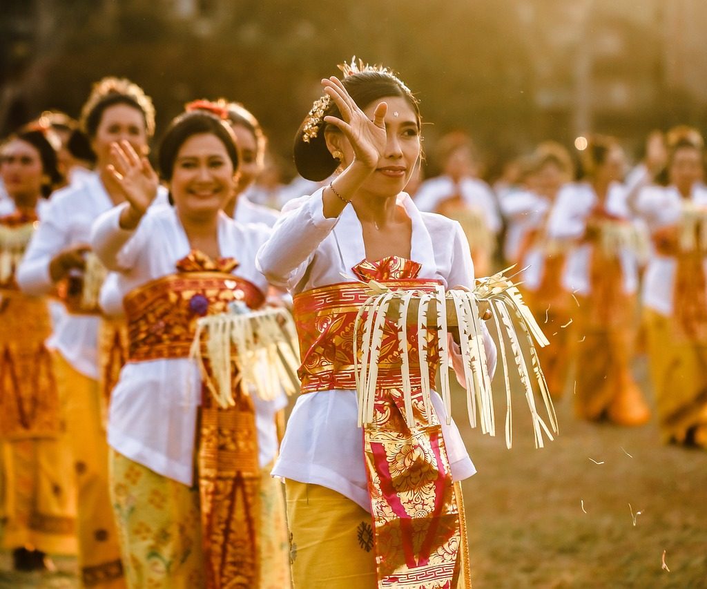 découvrez les festivals traditionnels à travers le monde, célébrant la culture, l'histoire et les coutumes locales. plongez dans des expériences authentiques, des traditions séculaires et des moments de convivialité inoubliables.