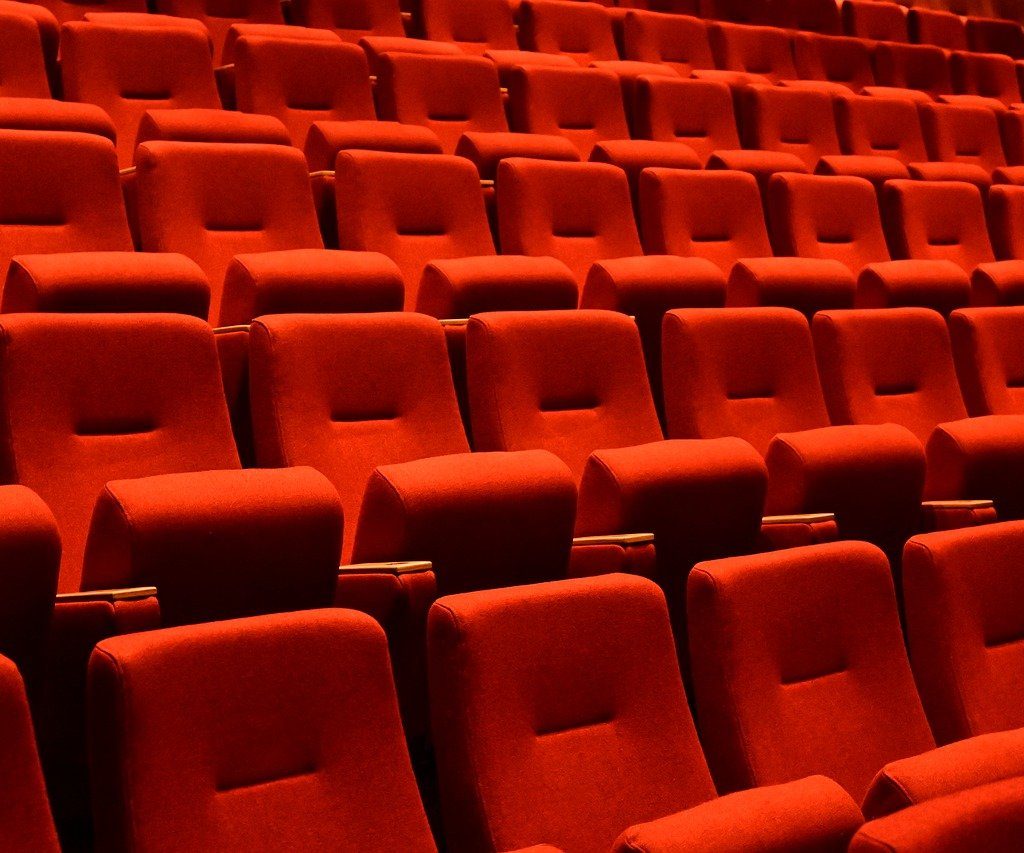 découvrez l'univers captivant du cinéma avec nos analyses, critiques et recommandations de films. plongez dans les dernières sorties, les classiques incontournables et les films d'auteur qui marquent les esprits. que vous soyez amateur de blockbusters ou de films indépendants, trouvez votre prochaine aventure cinématographique ici !