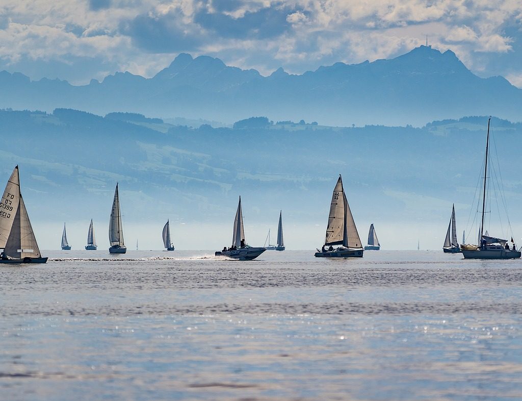 découvrez l'excitation des compétitions de voile, où des marins talentueux s'affrontent sur des parcours exigeants. suivez les dernières actualités, événements et performances des meilleurs navigateurs. plongez dans l'univers de la régate et vivez des moments inoubliables en mer.