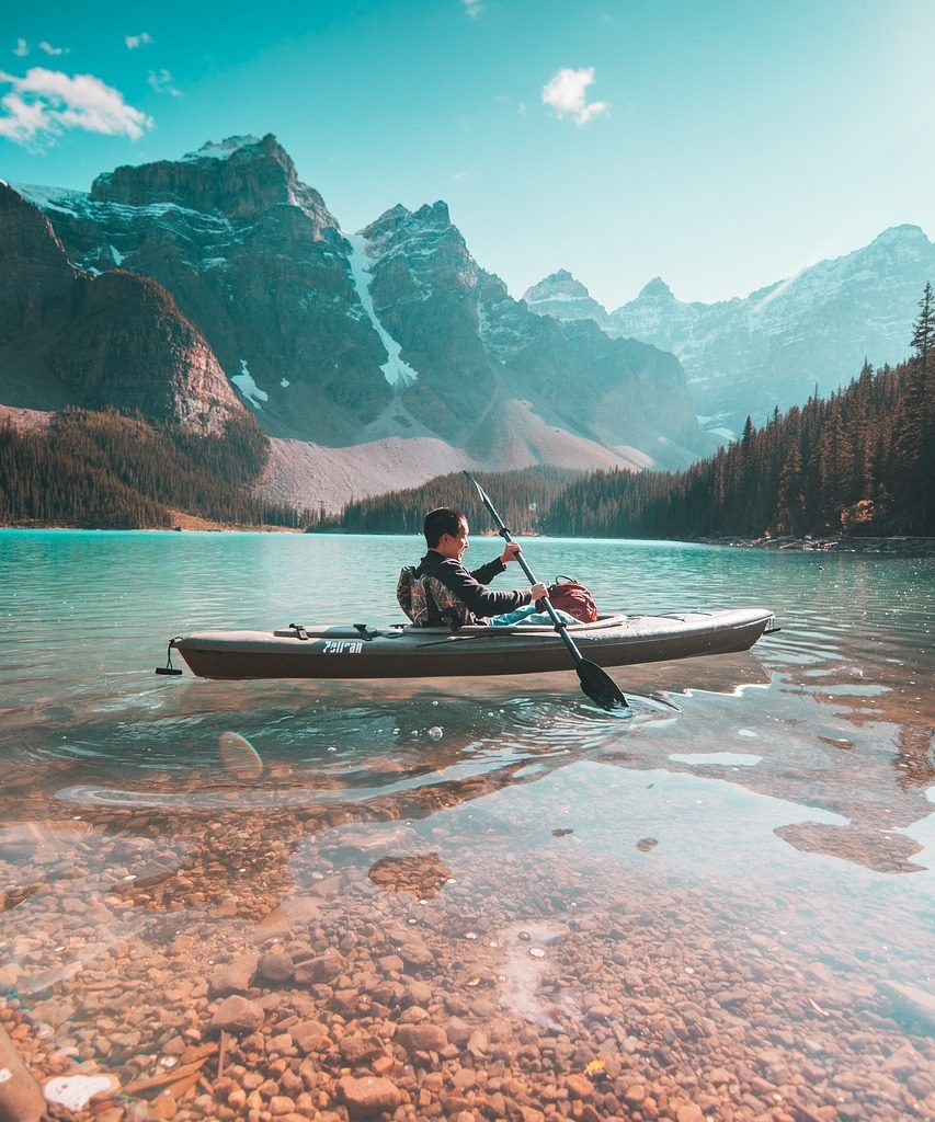 découvrez le kayak de mer, une activité nautique fascinante qui vous permet d'explorer des paysages côtiers époustouflants tout en profitant de la tranquillité des eaux. que vous soyez débutant ou aventurier confirmé, le kayak de mer offre une expérience unique de connexion avec la nature.